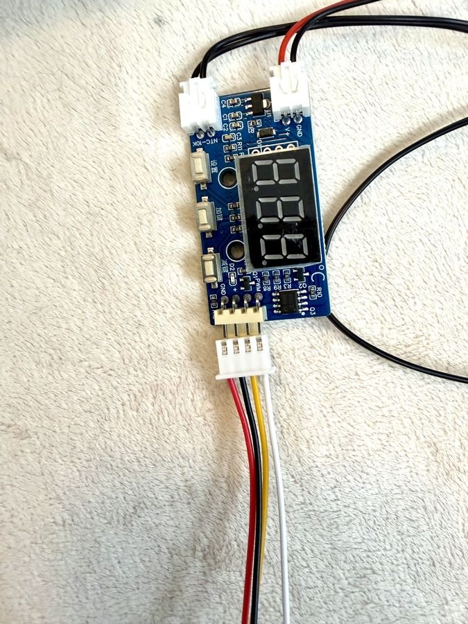 YR-1001 PWM fan controller with its seven-segment temperature display and NTC thermistor lead